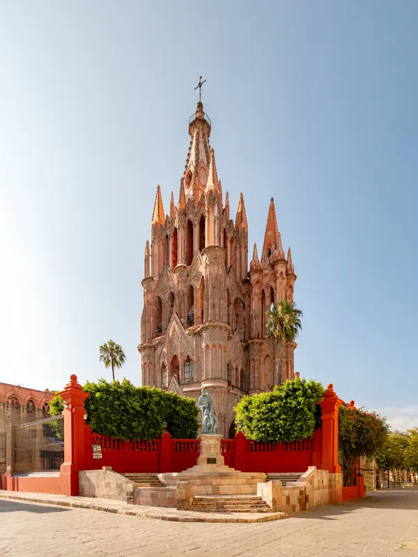 Parroquia de San Miguel Arcángel en el Jardín Principal